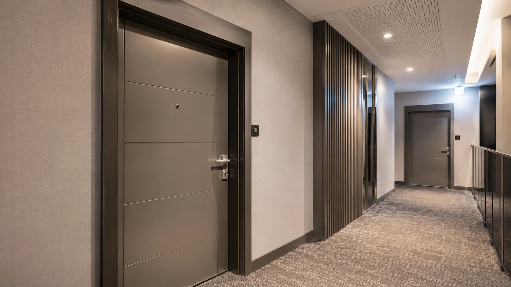 Blindage de porte dans une tour résidentielle à Courbevoie : les contraintes techniques spécifiques