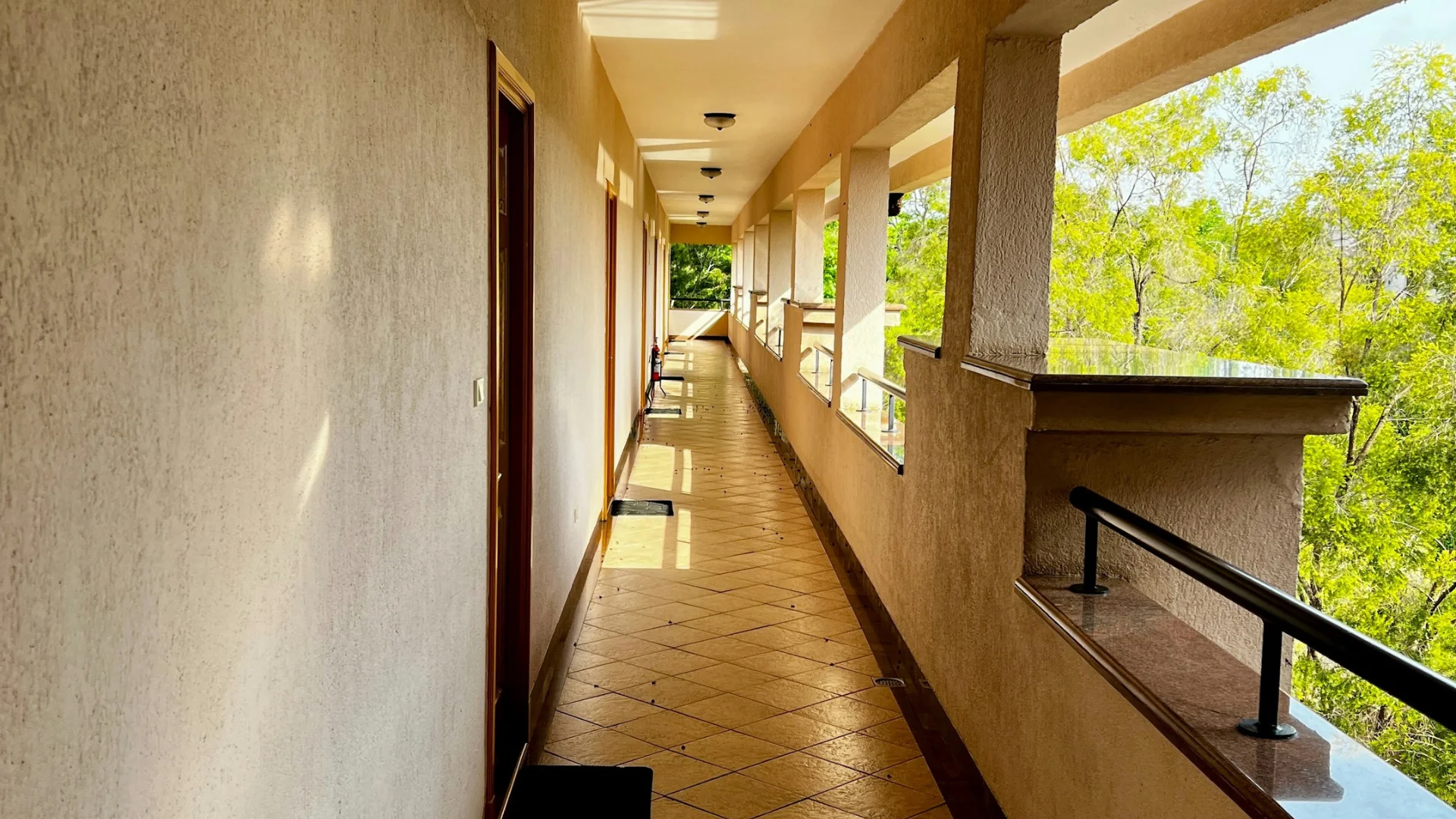Deux gares, deux quartiers à Viroflay : pourquoi la sécurité d'un hall dépend de sa proximité RER