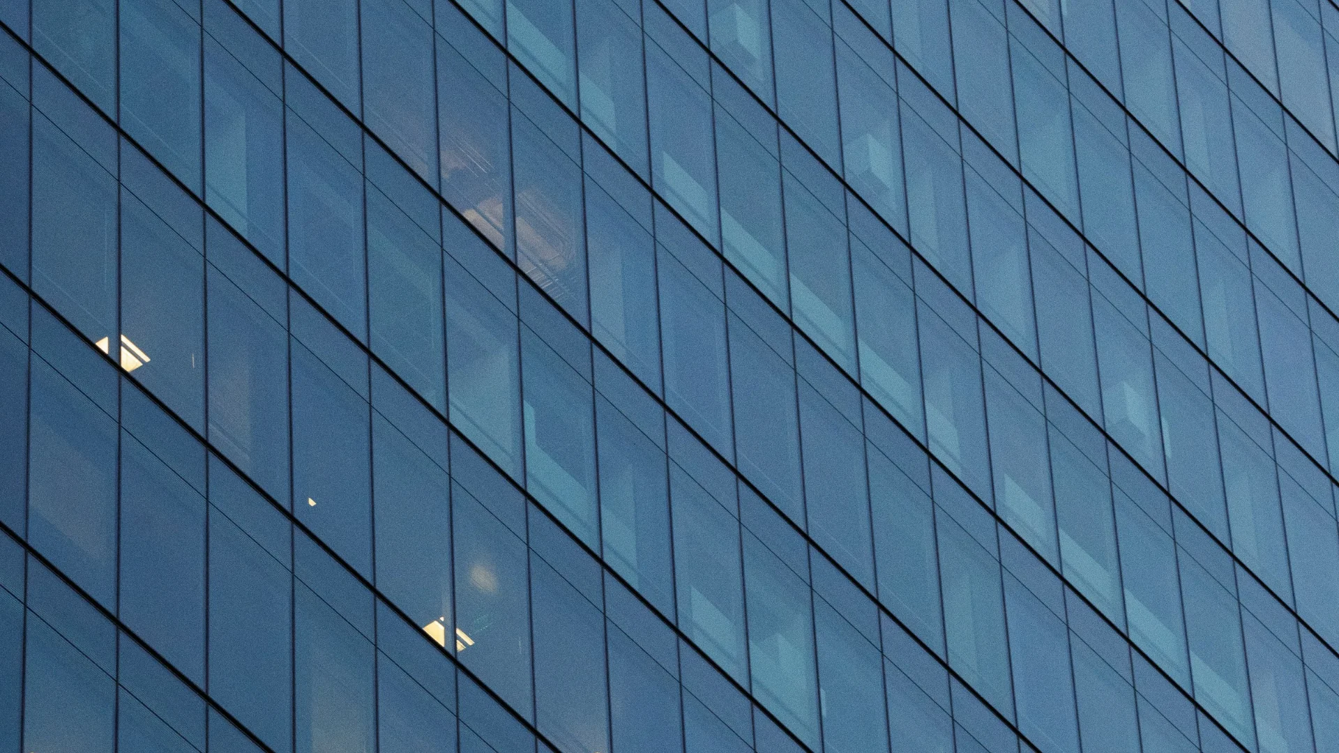 Immeubles de bureaux à Courbevoie : pourquoi la gestion des accès professionnels diffère du résidentiel
