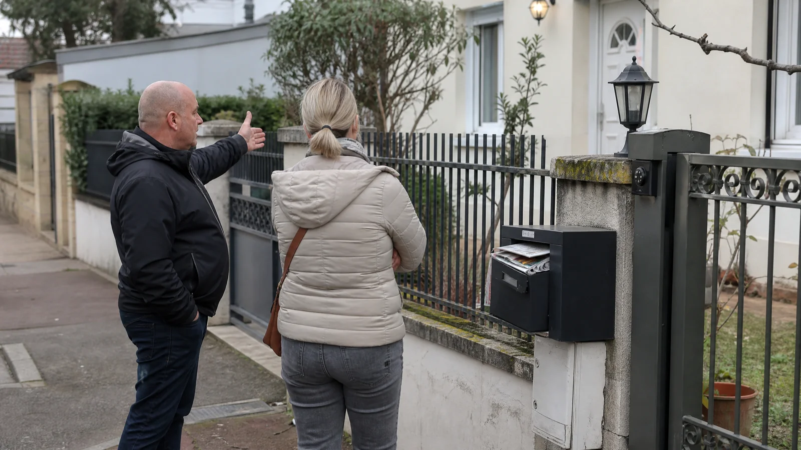 Comment les cambrioleurs repèrent une porte avant d'agir à Sceaux : les signaux que vous n'avez pas remarqués